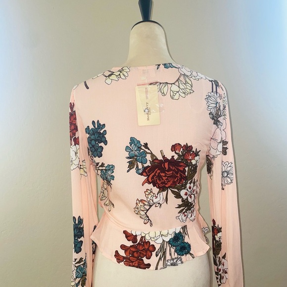 Women’s Floral Print Surplice V Neck Long Sleeve Crop Top with Peplum Waist - Picture 7 of 8